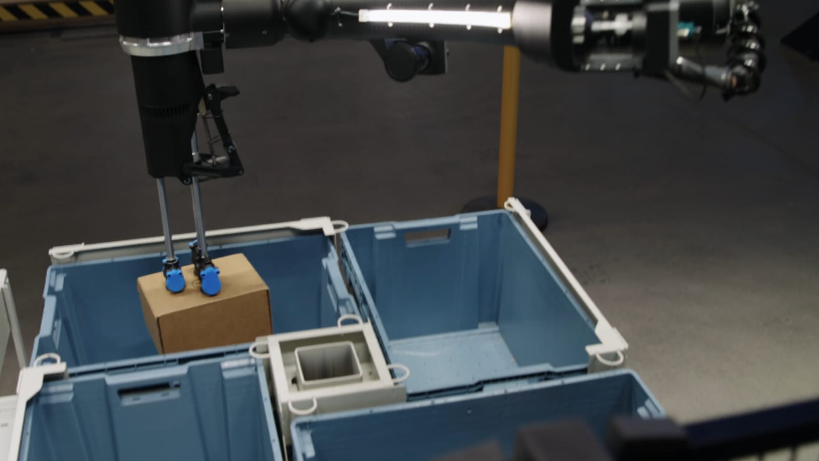 amazon blue jay robotic system3